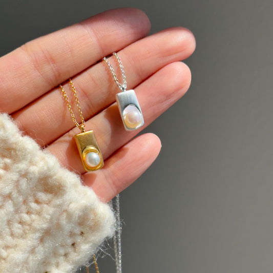 Minimalist Pearl Pendant Necklace, Gold & Silver Matte Geometric Freshwater Pearl Necklace, Dainty Gift for Her, Cute Pearl Pendant Necklace