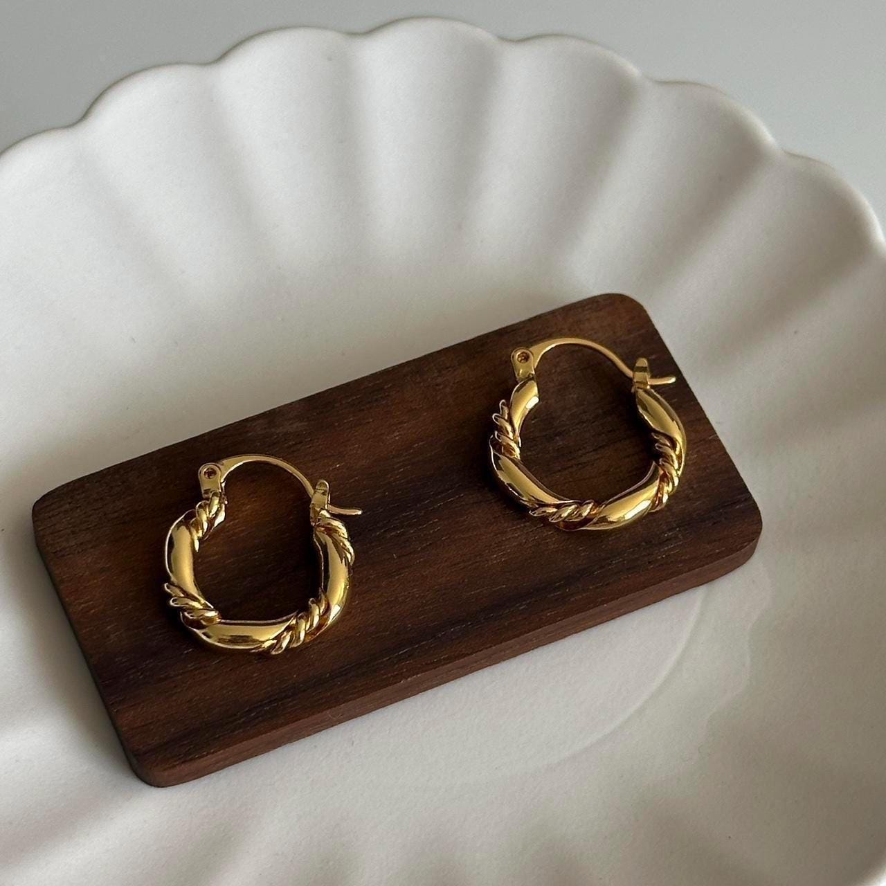 Gold Twisted Hoop Earrings for Women, Small Twisted Hoop Earrings, 18K Gold Plated Lightweight Circle Earrings, Gold Hoops Earring