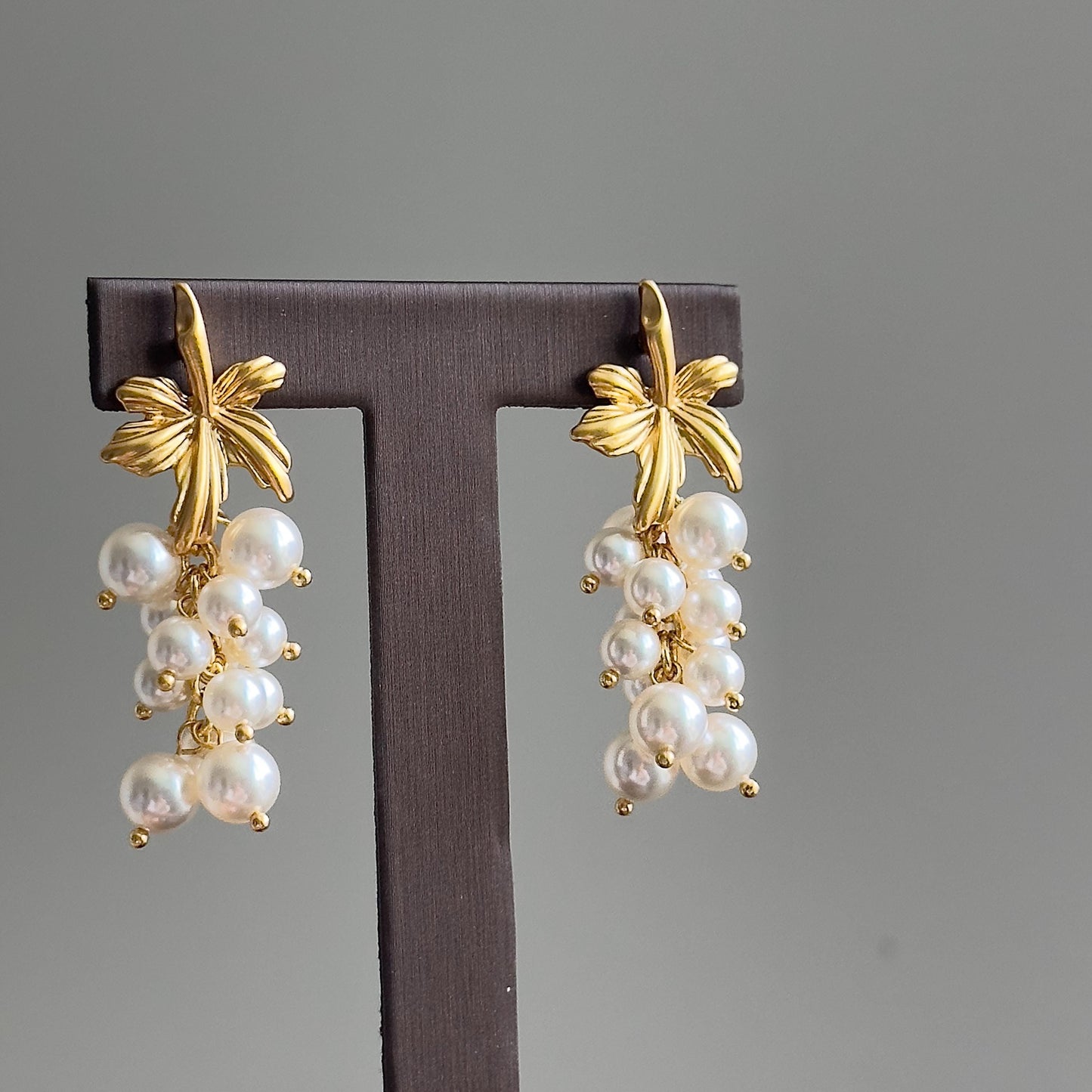Pearl Cluster Earrings with Gold Leaf Top, Grape-Inspired Pearl Drop Earrings, Faux Pearl Dangle Earrings, Bold Bridal Pearl Earrings