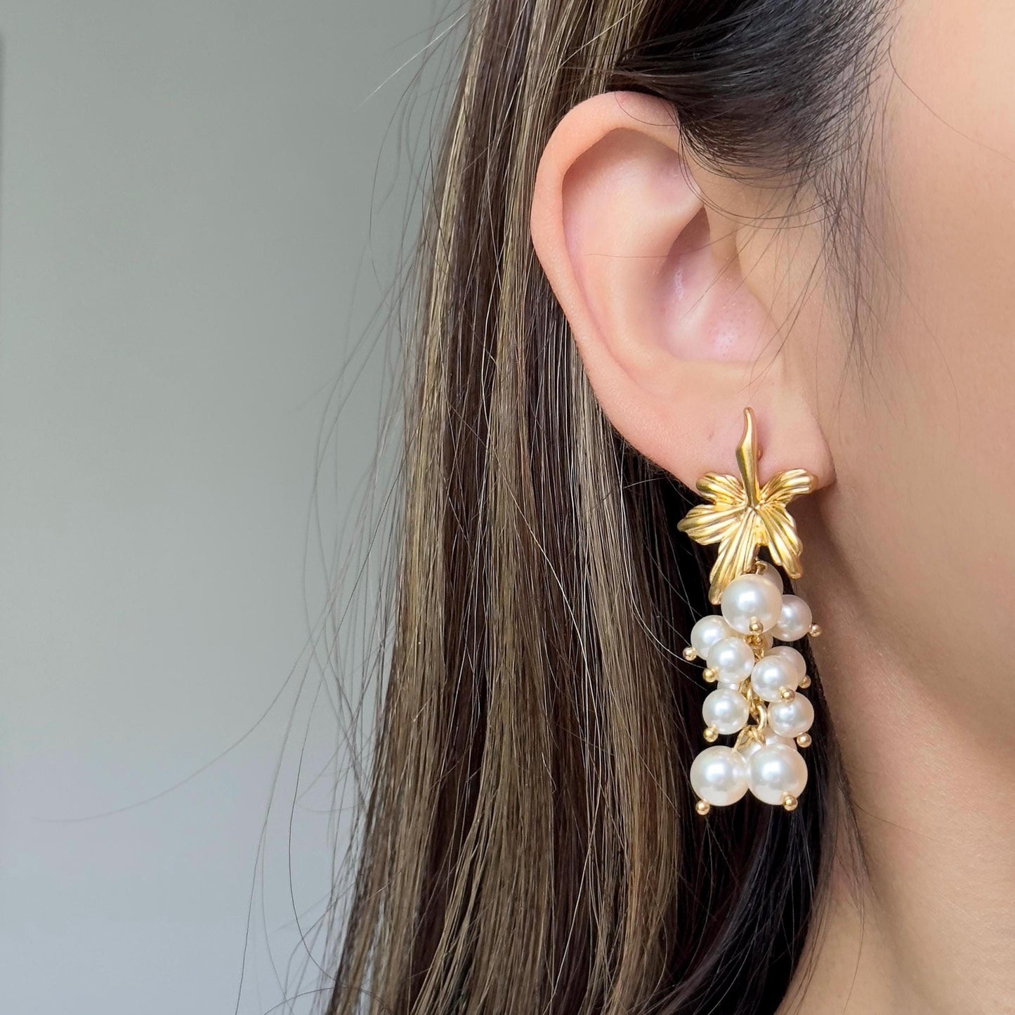 Pearl Cluster Earrings with Gold Leaf Top, Grape-Inspired Pearl Drop Earrings, Faux Pearl Dangle Earrings, Bold Bridal Pearl Earrings