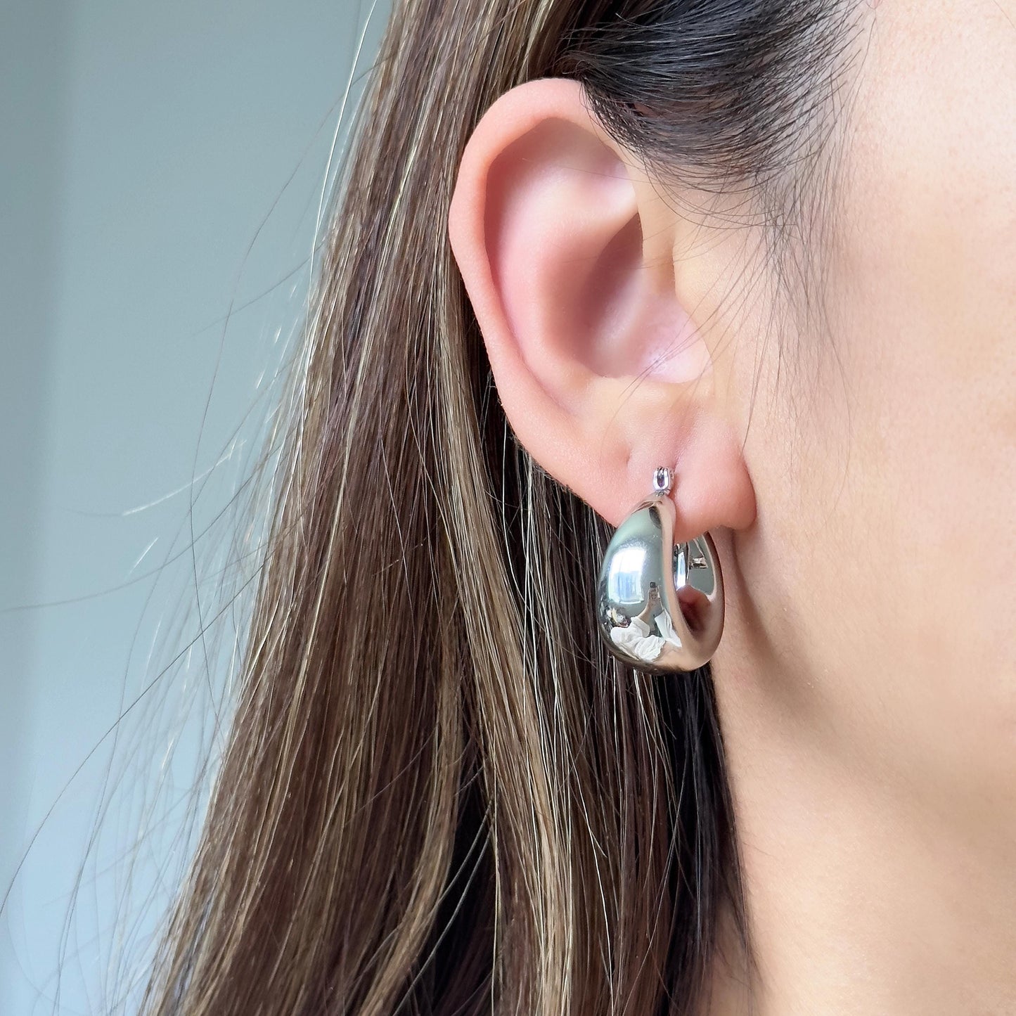 Everyday Hoop Earrings Gold or Silver, Classic Thick Small Hoops, Versatile Chunky Huggie Earrings, Stylish Daily Wear Minimalist Jewelry