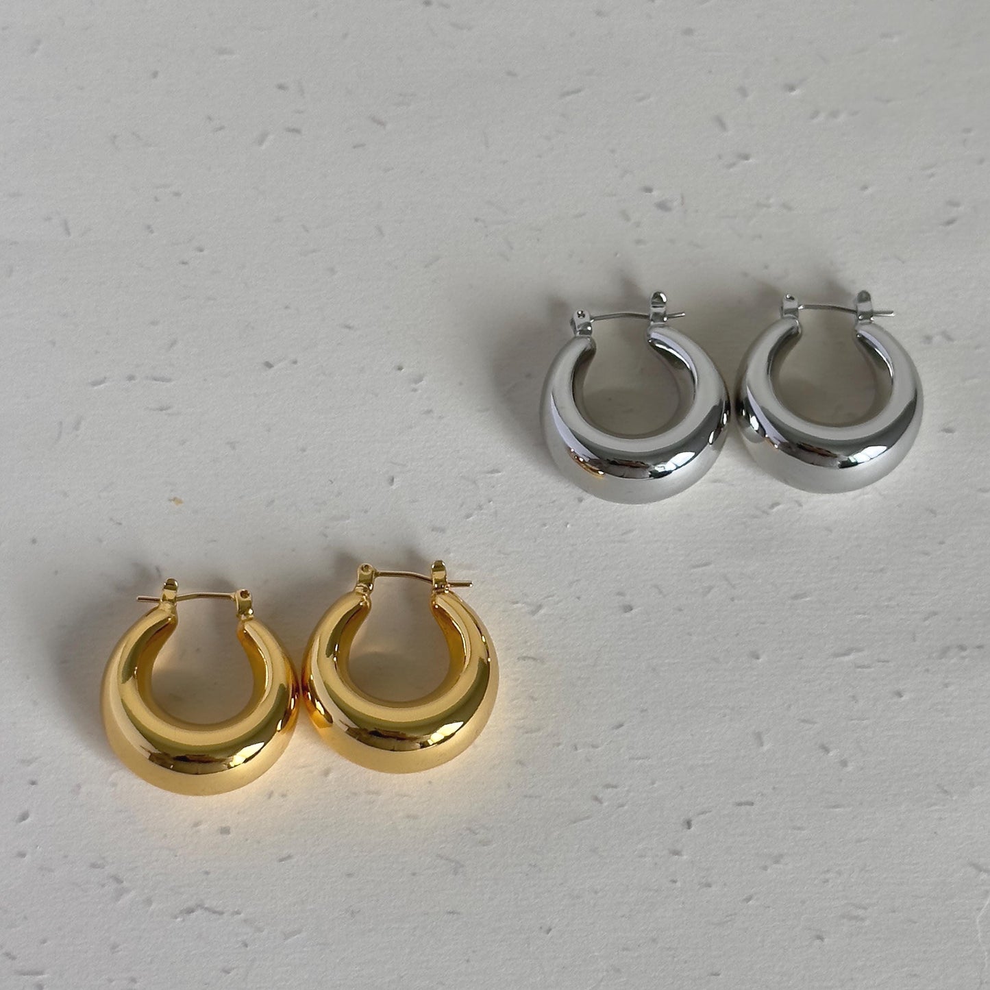 Everyday Hoop Earrings Gold or Silver, Classic Thick Small Hoops, Versatile Chunky Huggie Earrings, Stylish Daily Wear Minimalist Jewelry
