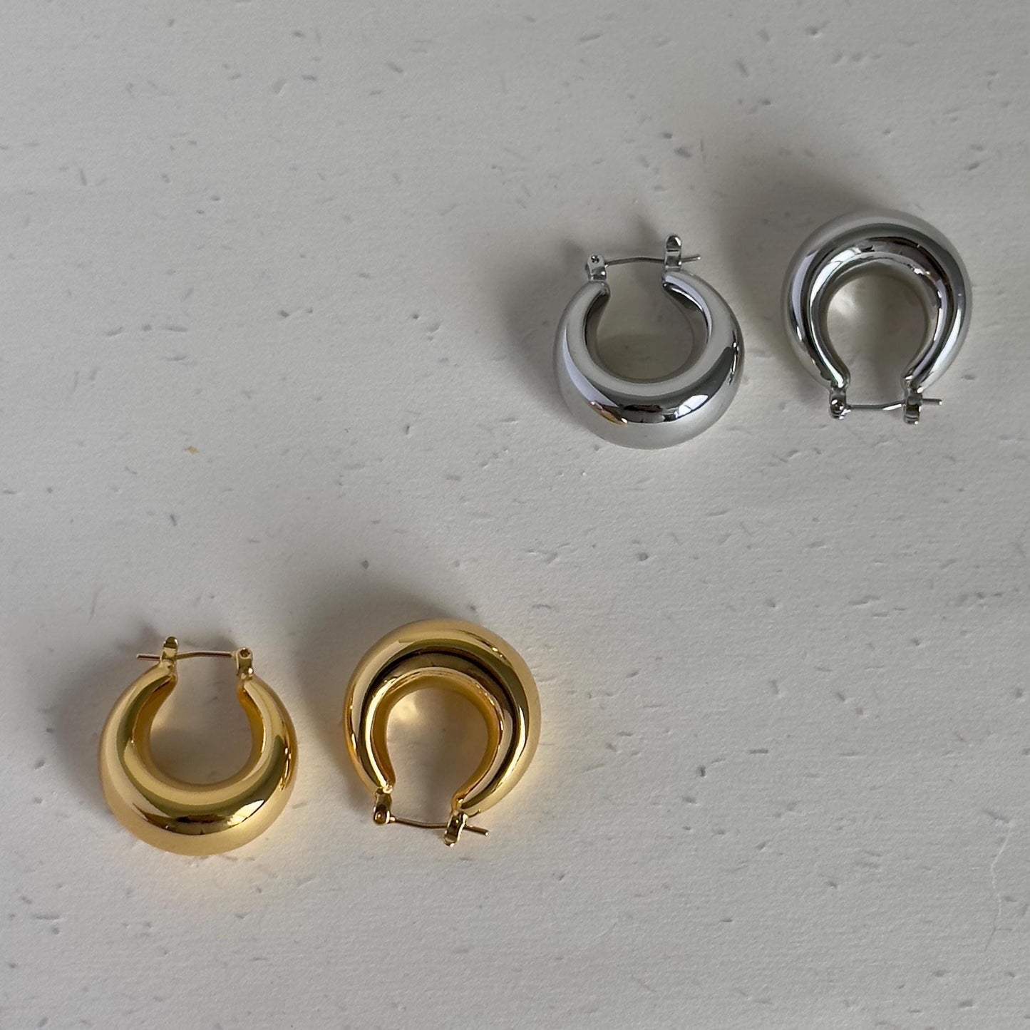Everyday Hoop Earrings Gold or Silver, Classic Thick Small Hoops, Versatile Chunky Huggie Earrings, Stylish Daily Wear Minimalist Jewelry
