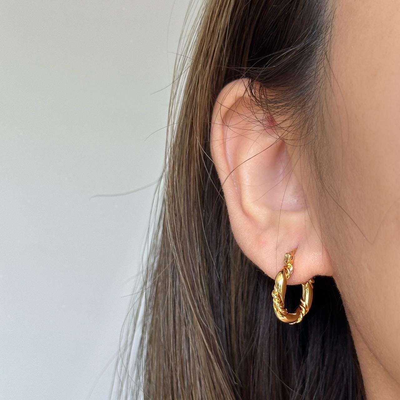 Gold Twisted Hoop Earrings for Women, Small Twisted Hoop Earrings, 18K Gold Plated Lightweight Circle Earrings, Gold Hoops Earring