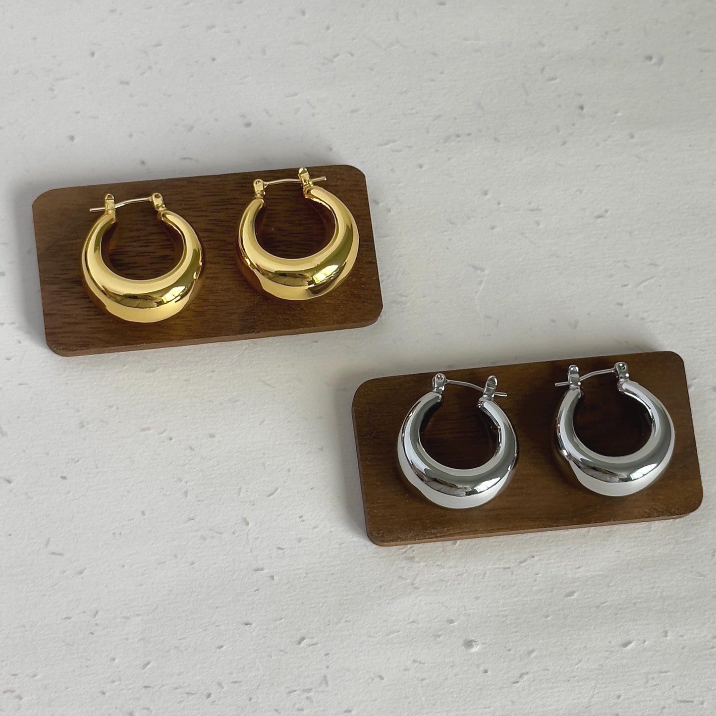 Everyday Hoop Earrings Gold or Silver, Classic Thick Small Hoops, Versatile Chunky Huggie Earrings, Stylish Daily Wear Minimalist Jewelry
