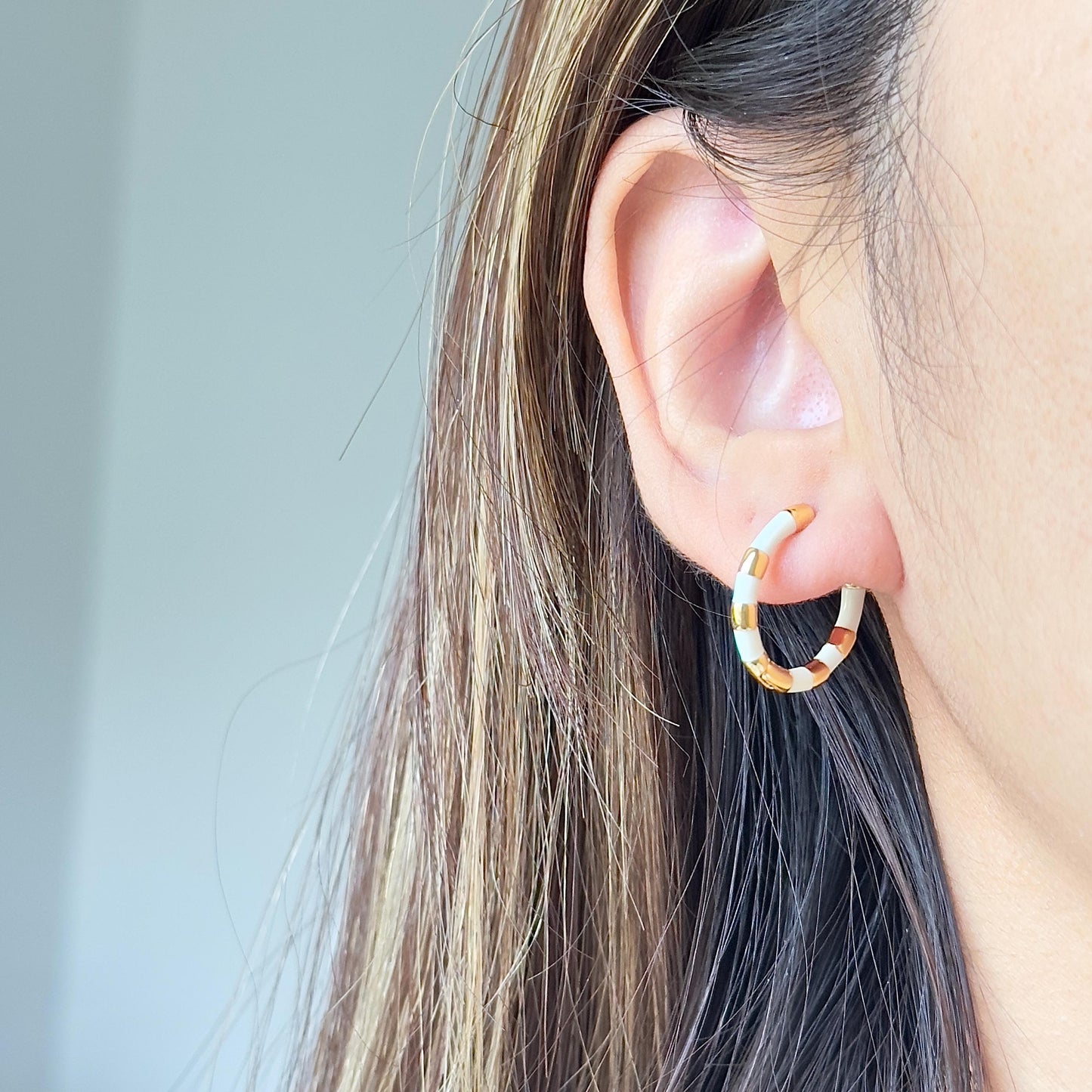 Striped Enamel Hoop Earrings, Black and White Gold Hoops, Minimalist Hoops, Lightweight Everyday Earrings, Unisex, Black And White Hoops